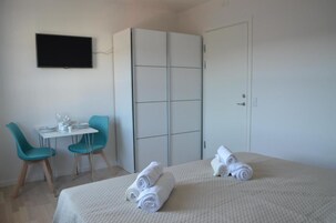 Habitación doble | Escritorio, espacio para trabajar con un portátil, wifi gratis