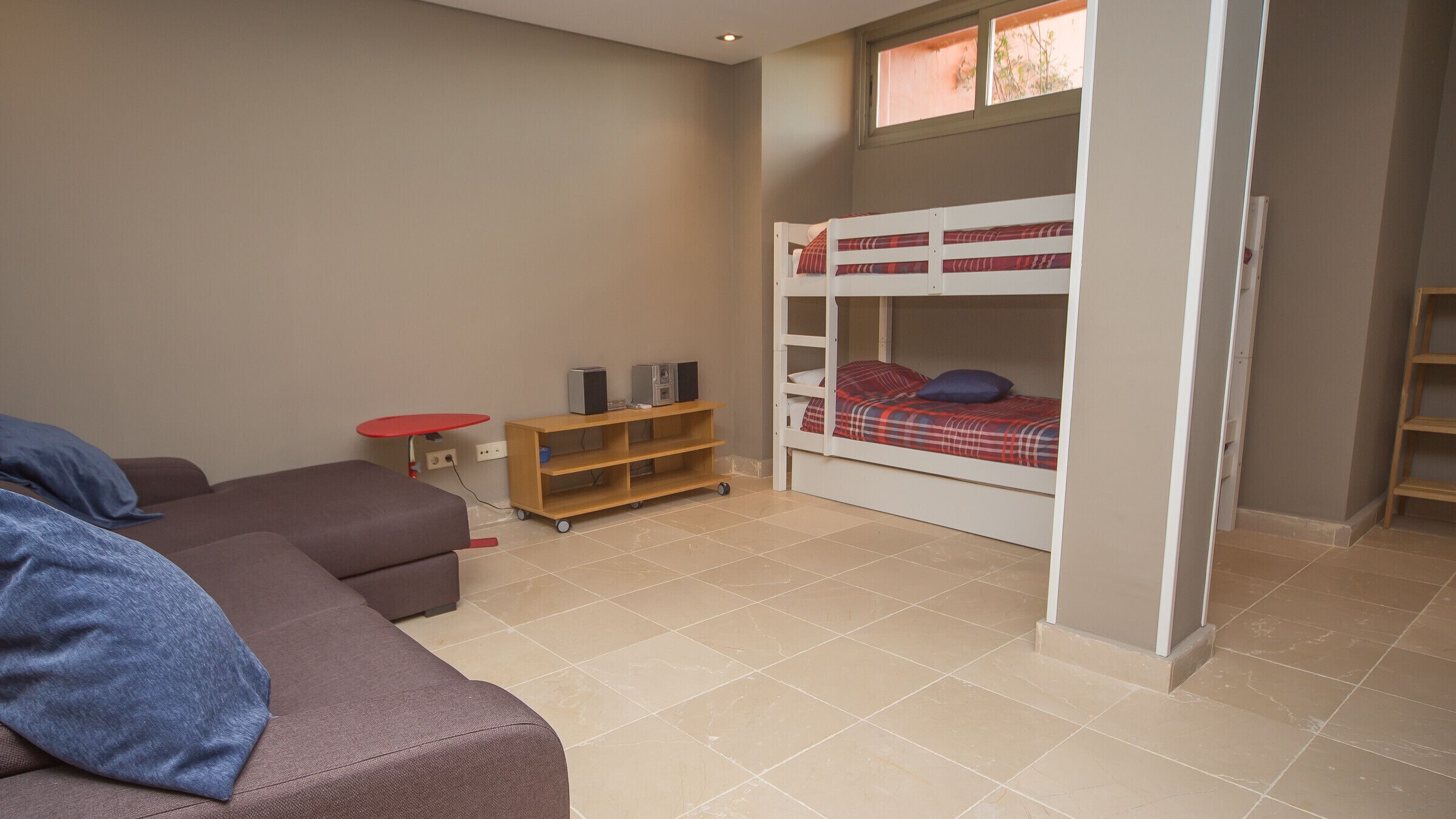 3 habitaciones, tabla de planchar con plancha y wifi gratis 