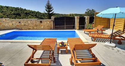 Century old and freshly restored villa with private pool, air conditioning, wifi, terrace and barbecue