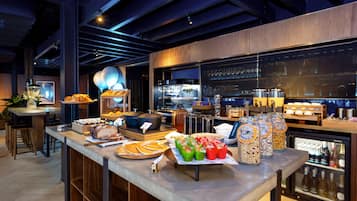 Daily buffet breakfast (GBP 16.95 per person)
