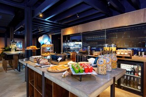Daily buffet breakfast (GBP 16.95 per person)