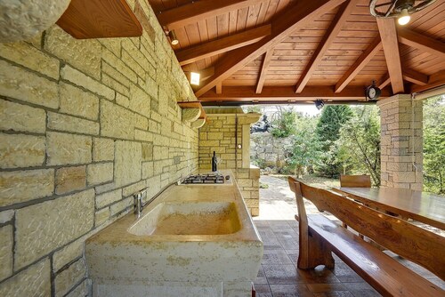 Special villa with private pool and large garden