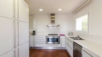 冰箱、烤箱、洗碗机、烤面包机