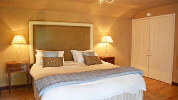 1 bedroom, iron/ironing board, travel crib, internet