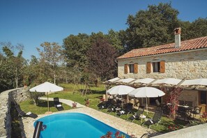 Pool - Superb villa with private pool, pets allowed (Batlug)