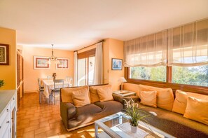 TV, peis, DVD-spiller og printere