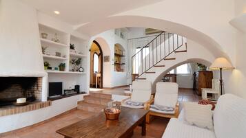 Télévision, cheminée