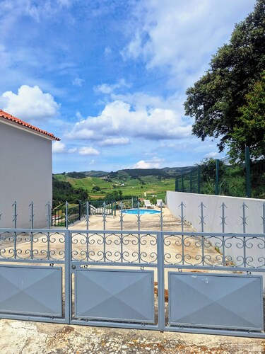Mountain House, swimming pool and fantastic views 45 minutes from Lisbon