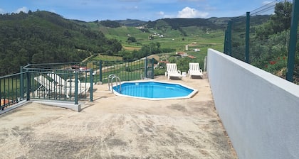 Mountain House, swimming pool and fantastic views 45 minutes from Lisbon