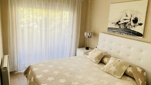 3 室のベッドルーム、アイロン / アイロン台、WiFi (無料)、ベッドシーツ