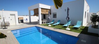 Moderni loma-asunto yksityisellä uima-altaalla rauhallisella paikalla Conilin alueen kukkuloilla, langaton internetyhteys - Casa Manteca -