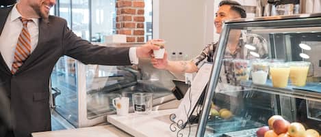 Petit déjeuner servi en supplément les week-ends