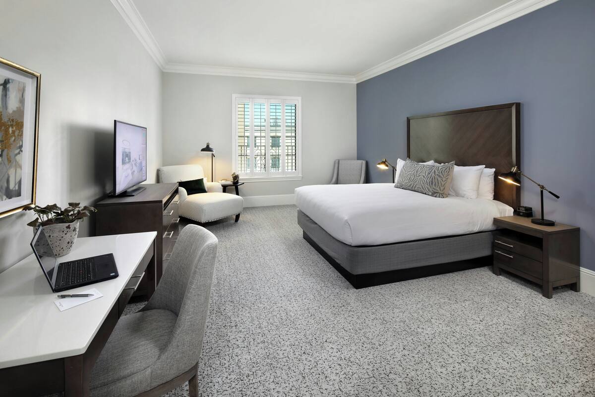Room, 1 King Bed (Courtyard) | Hypo-allergenic bedding available, in-room safe, desk, laptop workspace