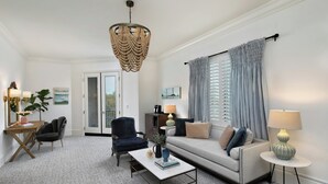 A modern living room with a sofa, armchairs, a coffee table, and a chandelier. - Hotel Winters (Winters)
