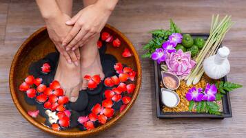Couples treatment room(s), body treatments, aromatherapy