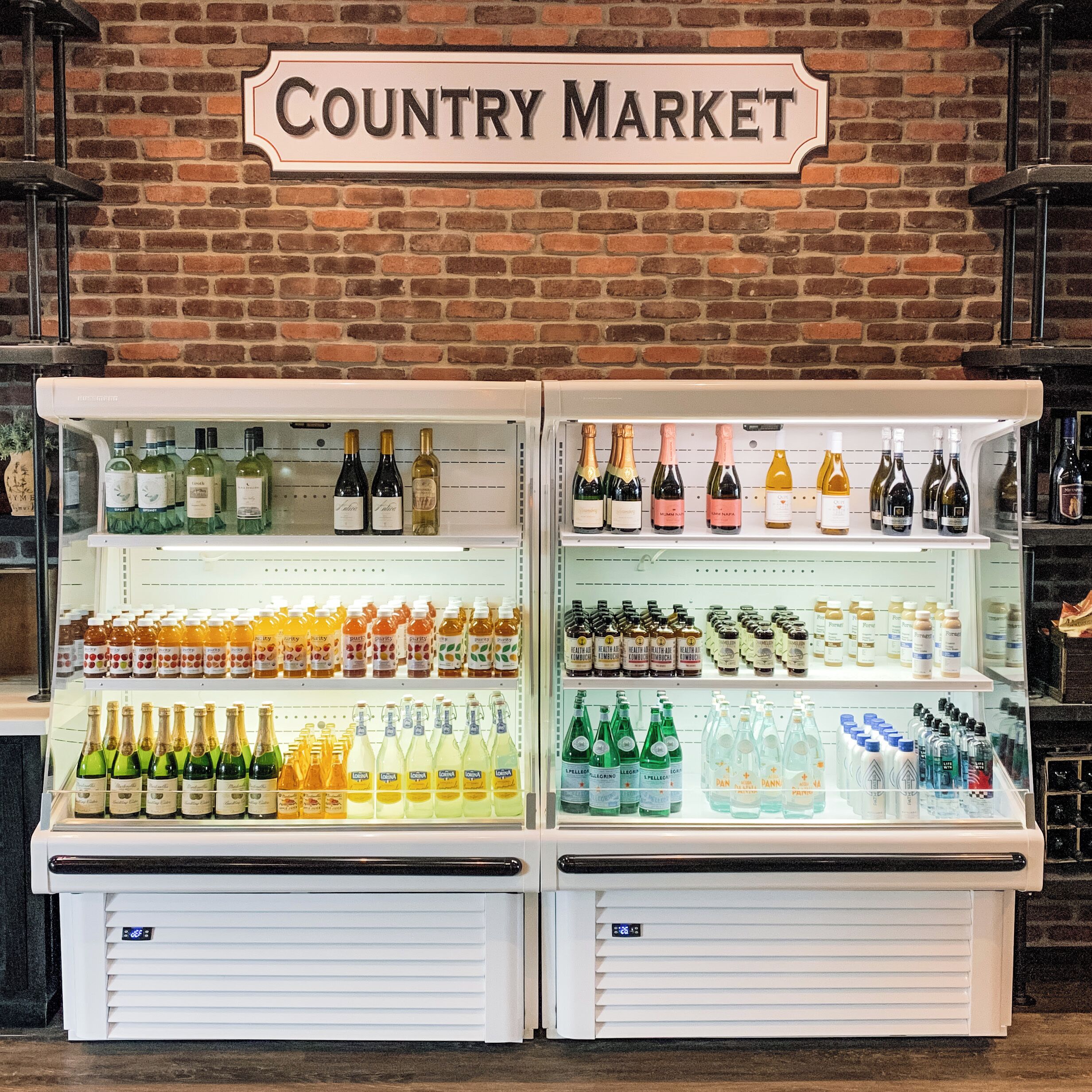 breakfast, lunch, dinner served; italian cuisine