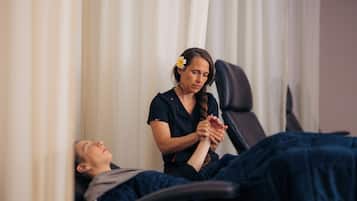 Couples treatment rooms, body treatments, aromatherapy