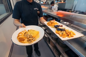Breakfast, lunch and dinner served - Hotel Winters (Winters)
