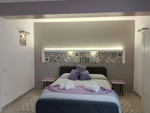 Cofres nos quartos, escrivaninha, Wi-Fi de cortesia, roupa de cama