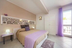 In-room safe, desk, free WiFi, bed sheets - Signorino Resort Quadruple Room (MARSALA)