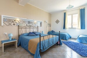 Zimmersafe, Schreibtisch, kostenloses WLAN, Bettwäsche