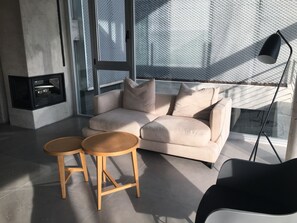 Téléviseur, foyer, chaîne audio