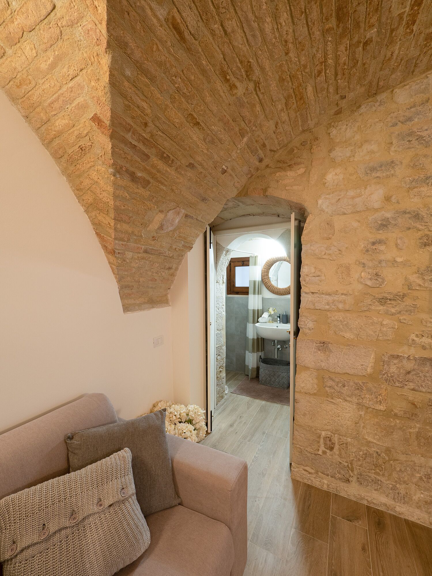 Haartrockner, Handtücher, Seife, Toilettenpapier