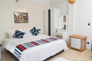 Deluxe tweepersoonskamer | Donzen dekbedden, bedden met traagschuimmatras, een minibar