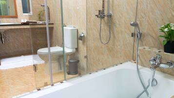 Superior Double Room | Bathroom | Shower, towels, soap, shampoo