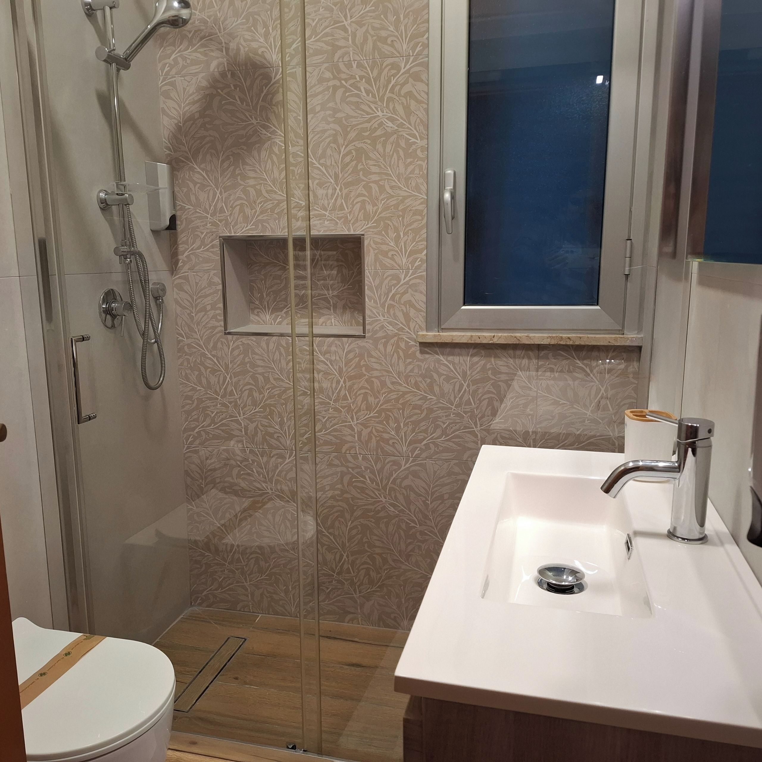 Doccia, asciugacapelli, bidet, asciugamani