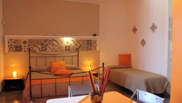 1 camera, una cassaforte in camera, una scrivania, Wi-Fi gratuito