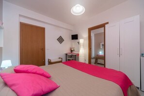 1 Schlafzimmer, Zimmersafe, Schreibtisch, kostenloses WLAN
