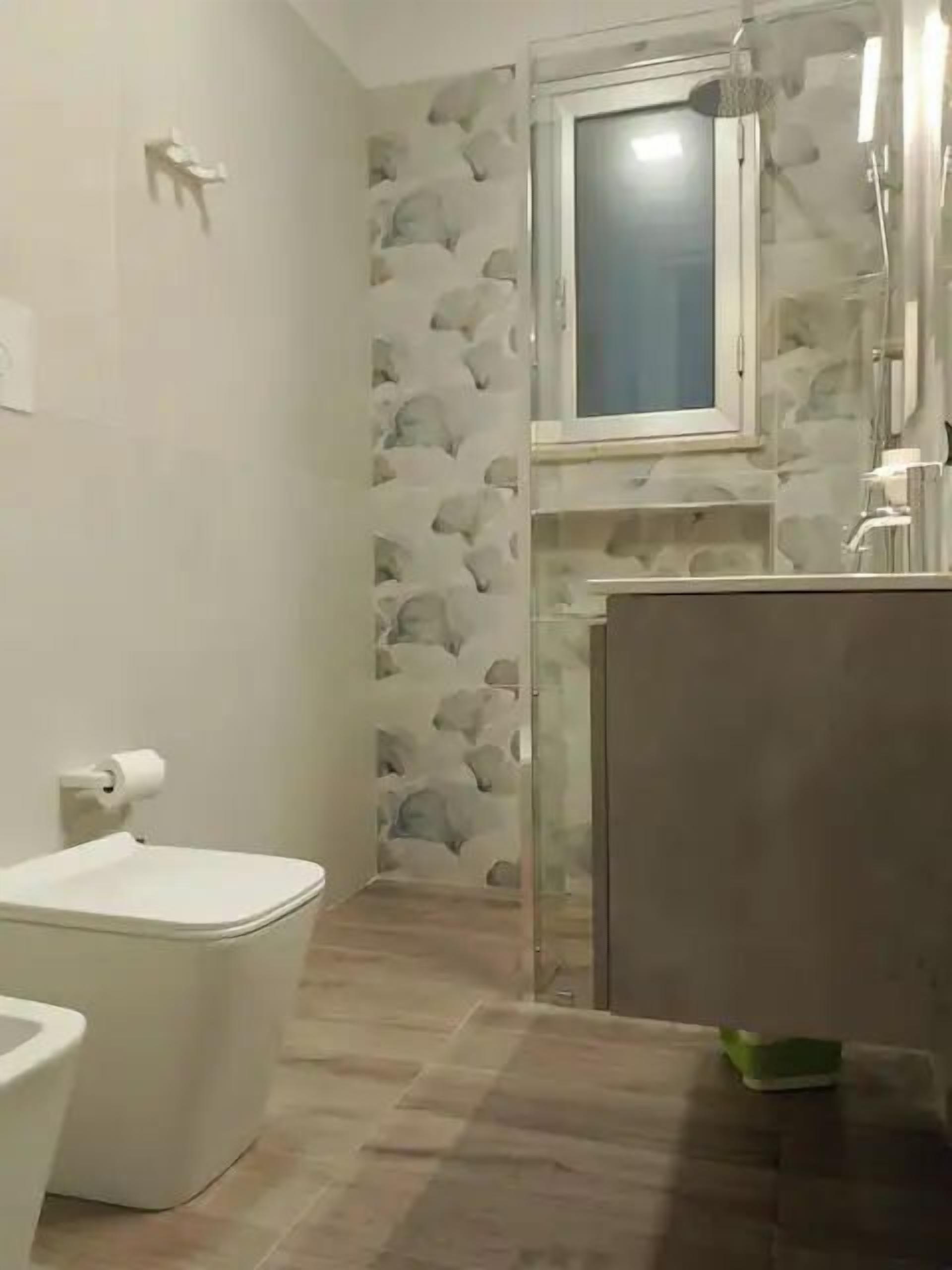 Doccia, asciugacapelli, bidet, asciugamani