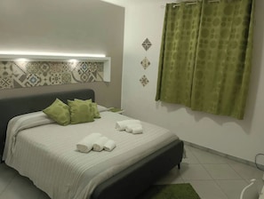 1 dormitori, caixa forta a l'habitació, escriptori i wifi gratuïta 