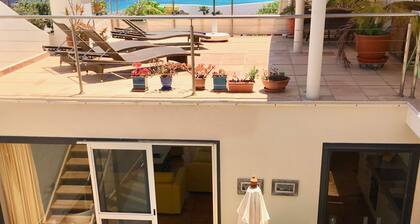 Villa mit eigenem Pool und Glasfaser-Internet, nah am Meer, geschützter Patio