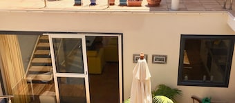 Villa with private pool, glas fibre internet, close to ocean, protected patio