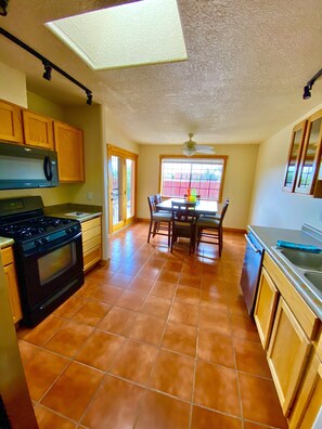 Fridge, microwave, oven, stovetop - Casa Los Griegos near Old Town, Bosque, Los Poblanos and Los Ranchos (Albuquerque)