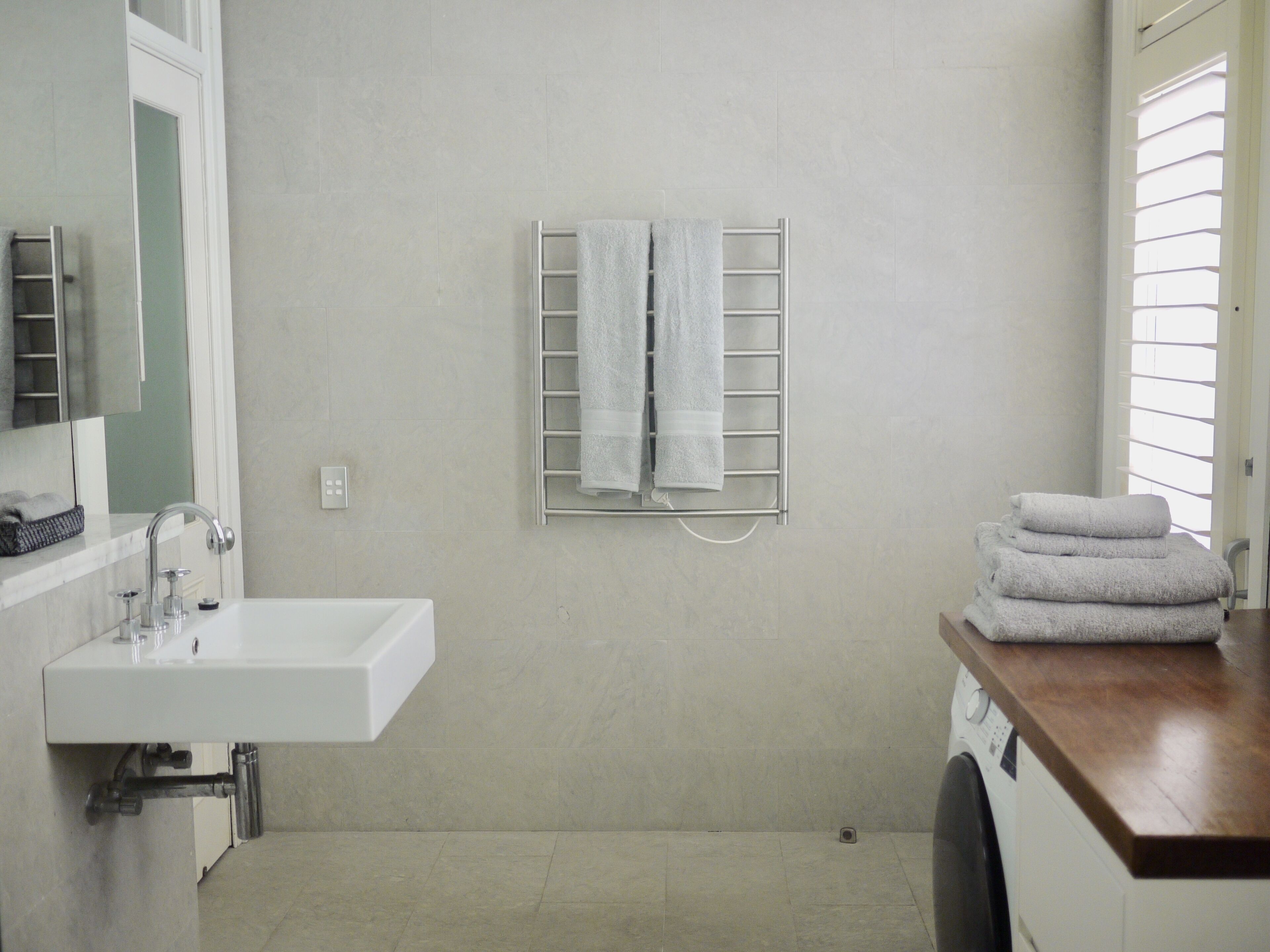 Luxury Harbour and City Skyline Views — image 20