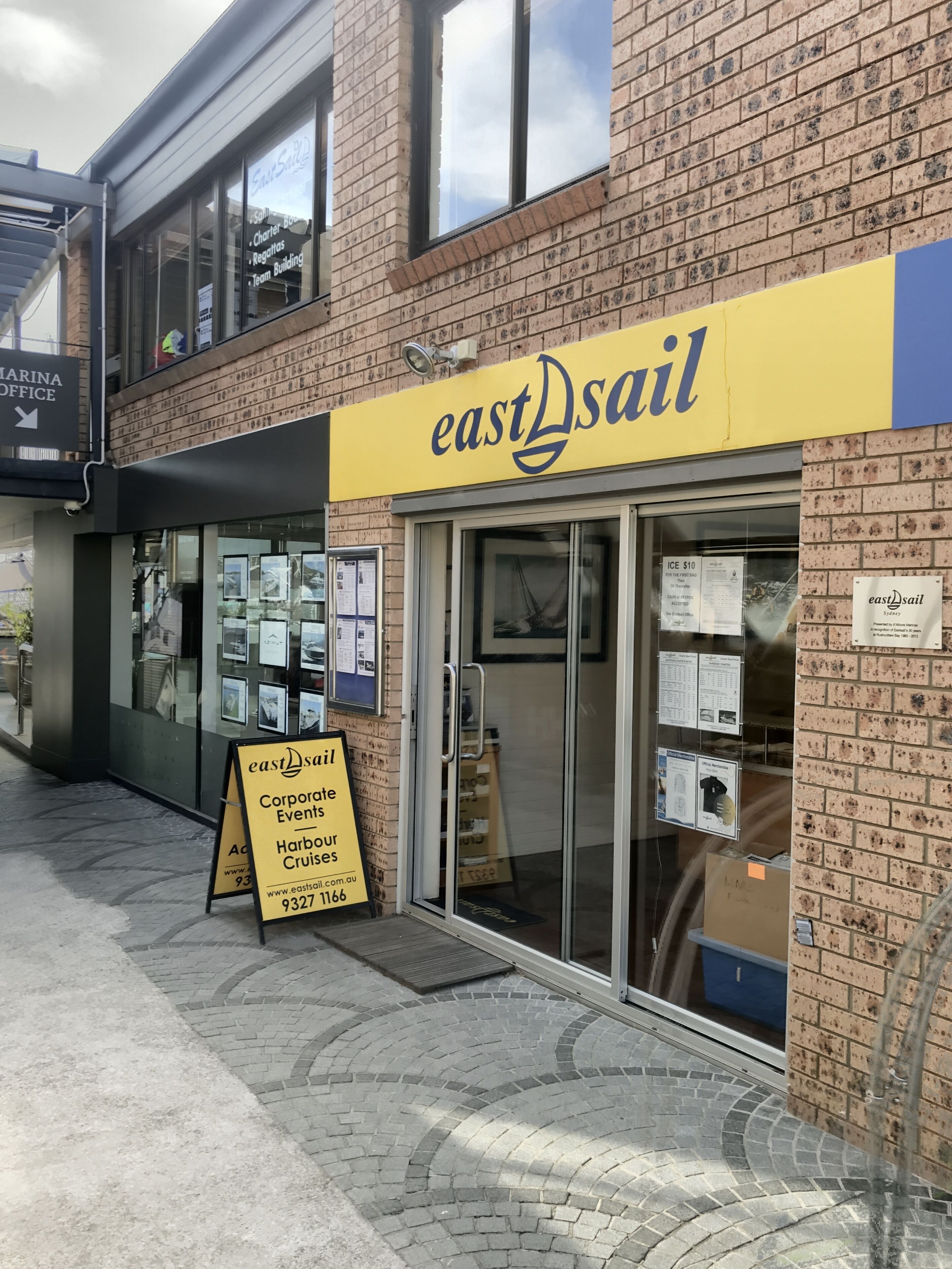 Luxury Harbour and City Skyline Views — image 29