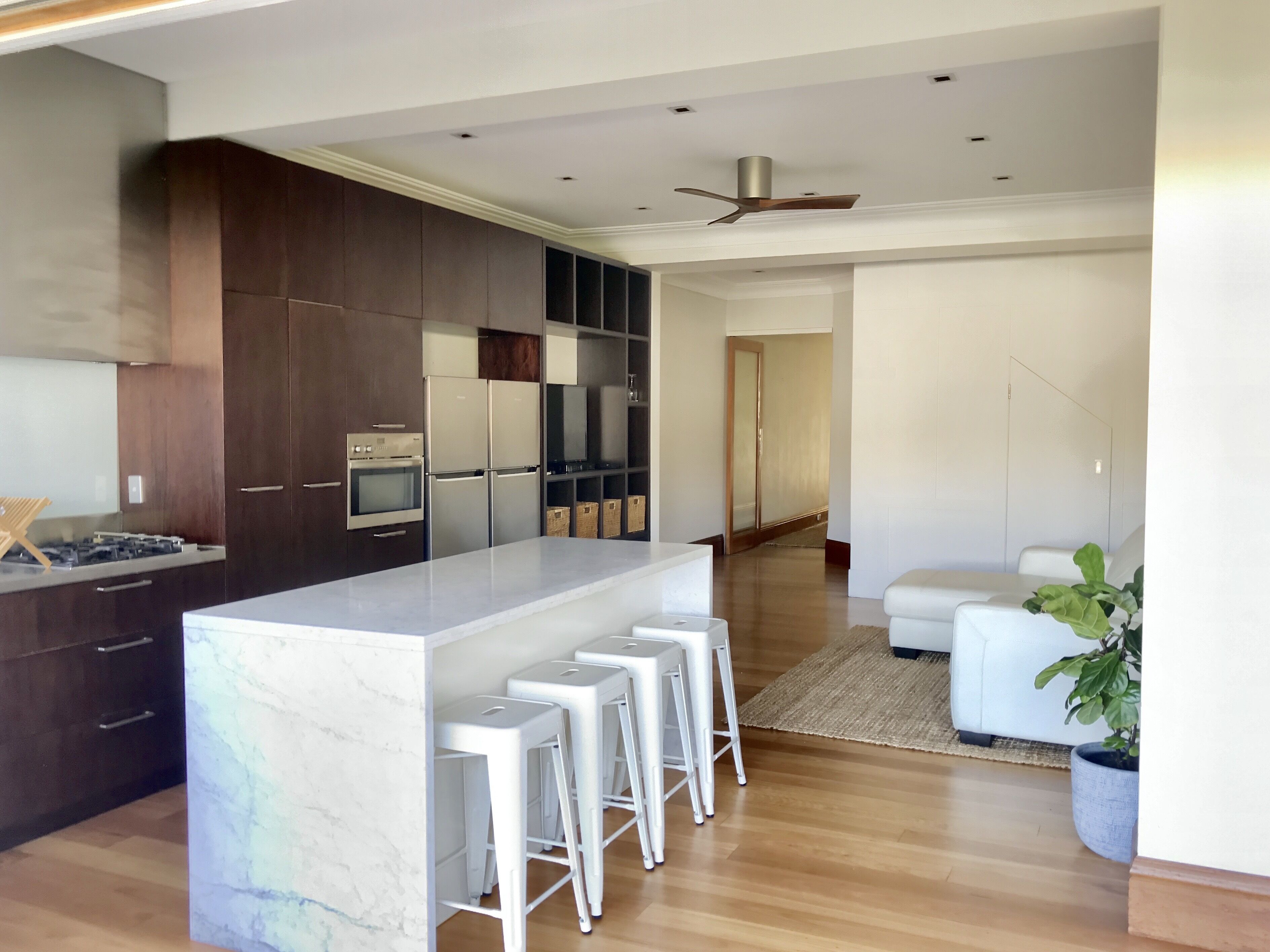 Luxury Harbour and City Skyline Views — image 2