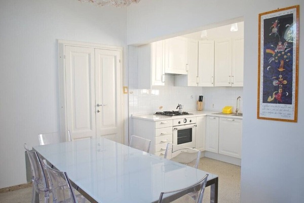 Frigorifero, forno, piano cottura, lavastoviglie