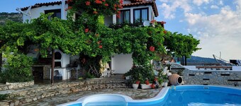 "Villa Erifili" Luxe villa met spectaculair uitzicht op het eiland Skiathos