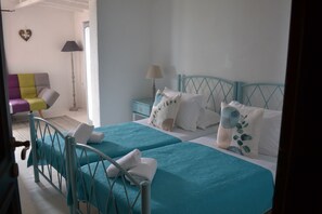 3 bedrooms, in-room safe, iron/ironing board, free WiFi