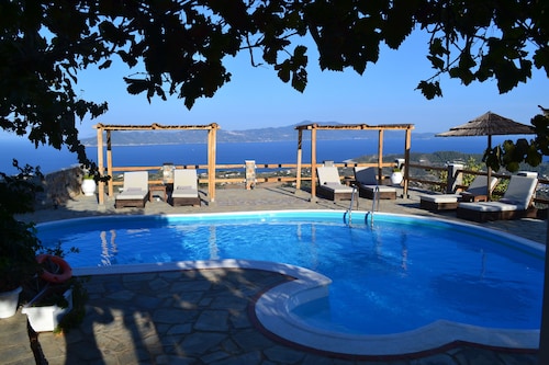"Villa Erifili" Luxurious villa with spectacular view in Skiathos Island