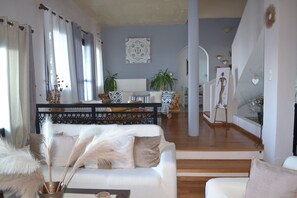 Smart TV, fireplace, books, stereo - "Villa Erifili" Luxurious villa with spectacular view in Skiathos Island (Taxiarchis)