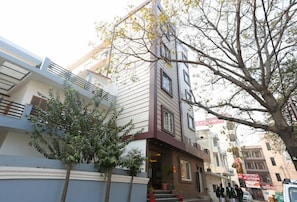 Front of property - Hotel Crystal Inn (Lucknow)