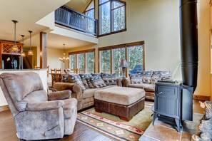 Interior - Private Escape w/Office, Hot Tub, Fireplace, only 15 miles to Breckenridge - Claim Jumper (Alma)