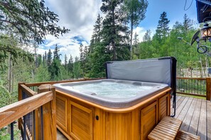 Outdoor spa tub - Private Escape w/Office, Hot Tub, Fireplace, only 15 miles to Breckenridge - Claim Jumper (Alma)