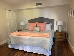 2 quartos, ferros/tábuas de passar roupa, Wi-Fi, roupa de cama