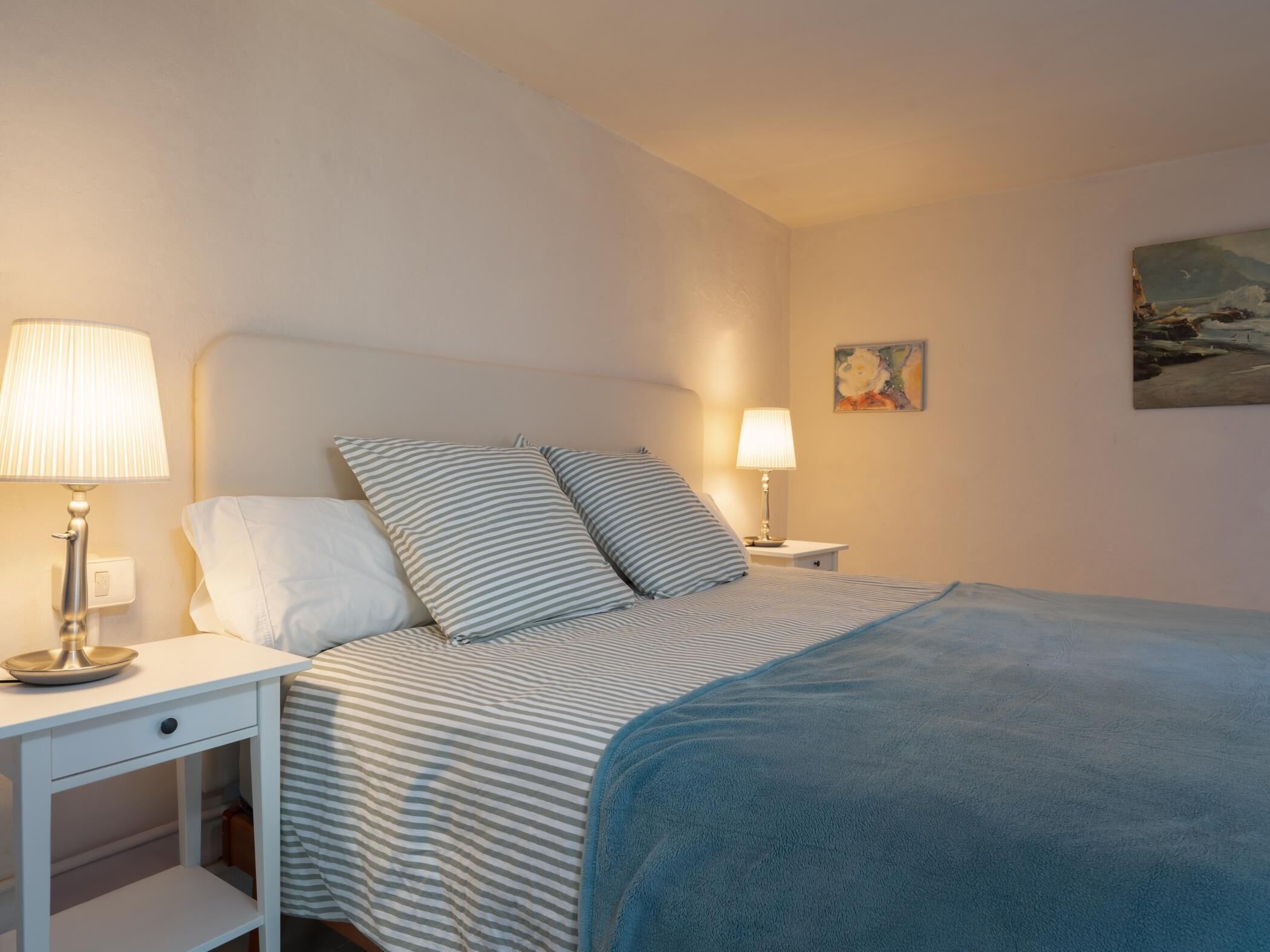 1 slaapkamer, een strijkplank/strijkijzer, internet, beddengoed